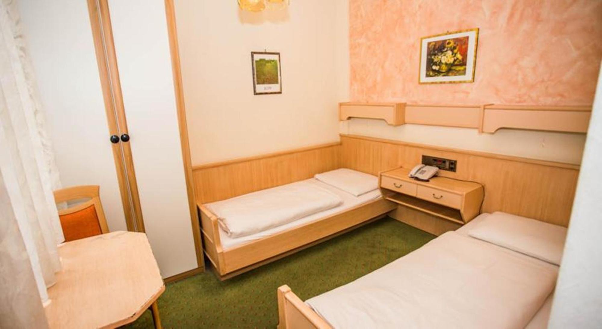 וינה Hotel Hadrigan מראה חיצוני תמונה