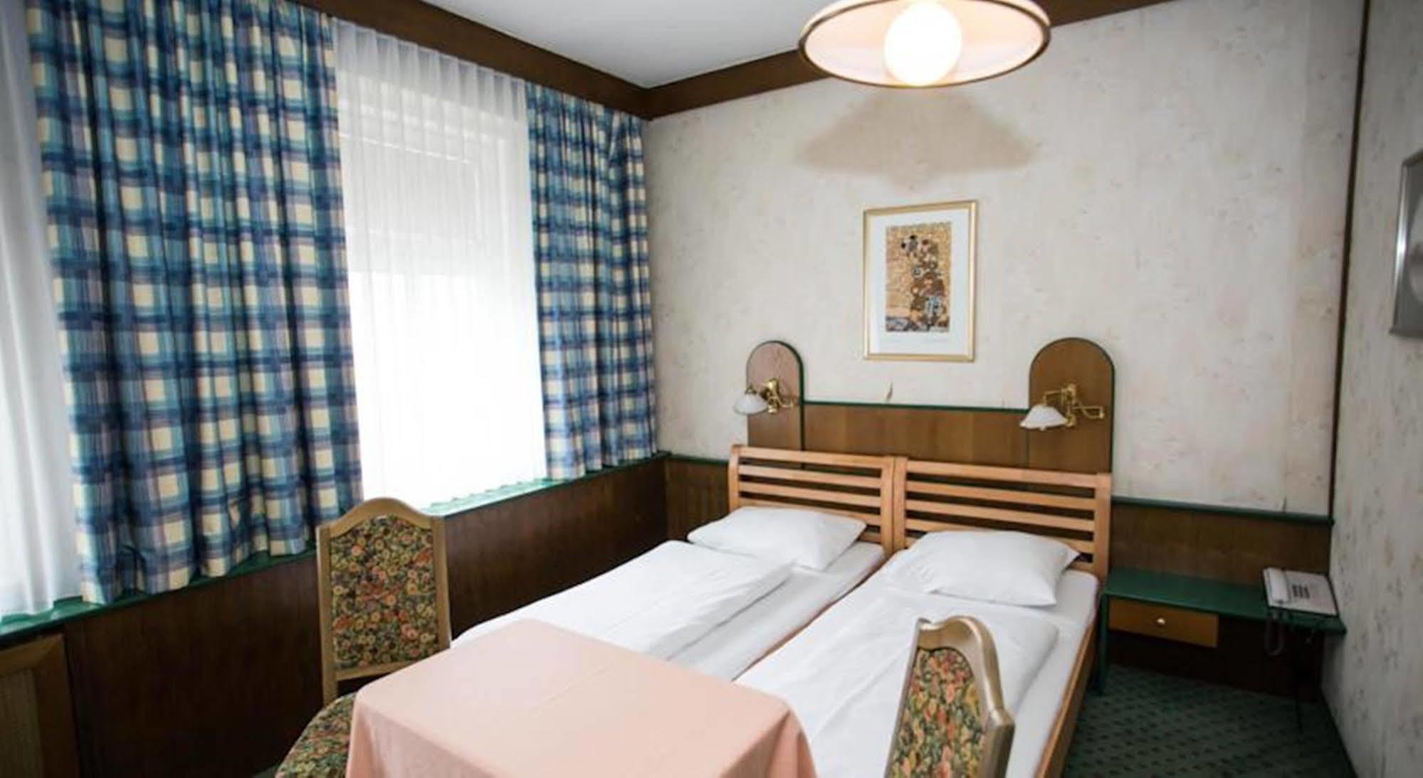 וינה Hotel Hadrigan מראה חיצוני תמונה