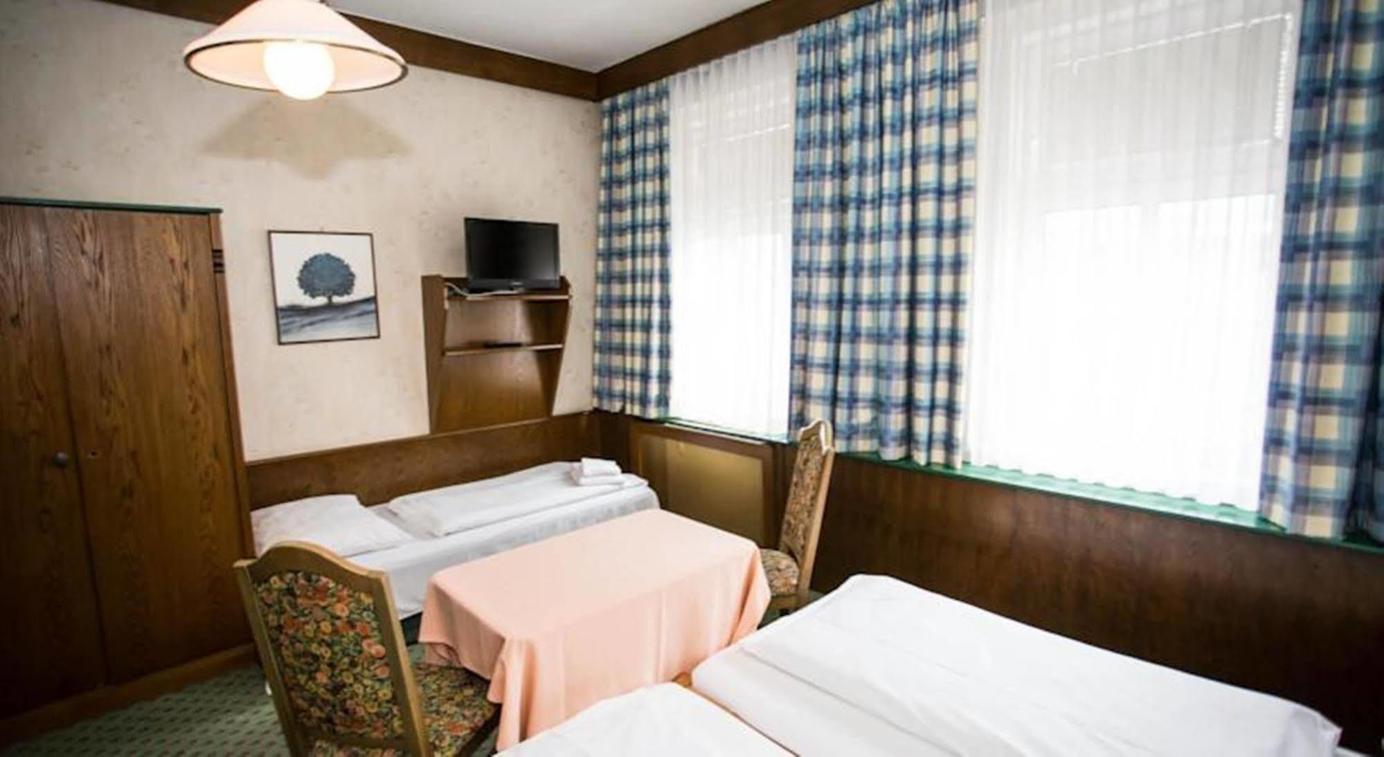 וינה Hotel Hadrigan מראה חיצוני תמונה