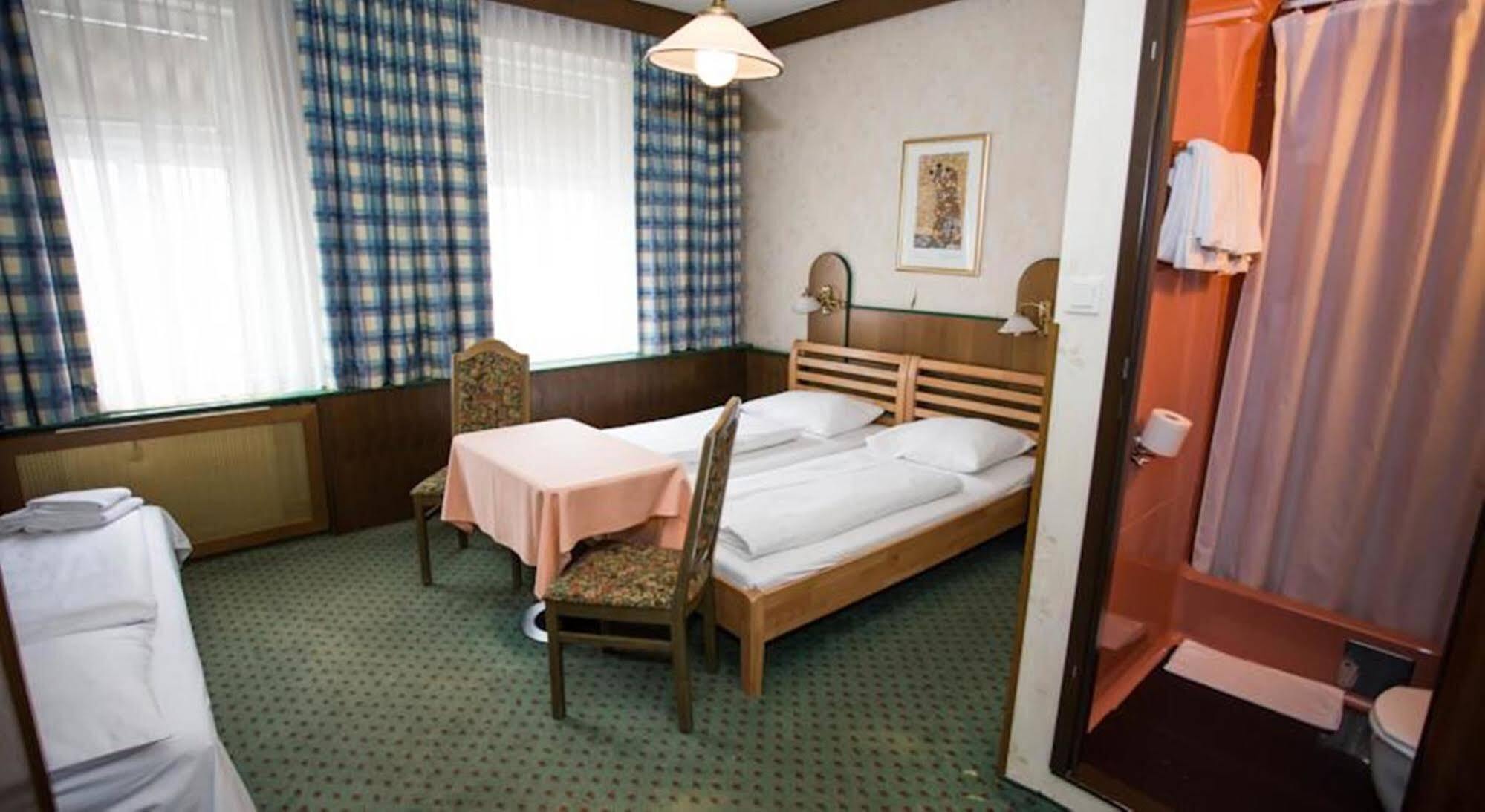 וינה Hotel Hadrigan מראה חיצוני תמונה
